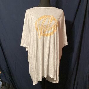 NWT, Men’s, short sleeve grey and orange Vols graphic tee!